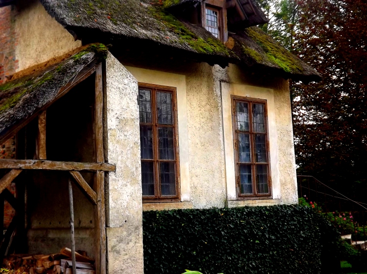 I loved this little house in Versailles gardens - it was so mossy and sweet! 